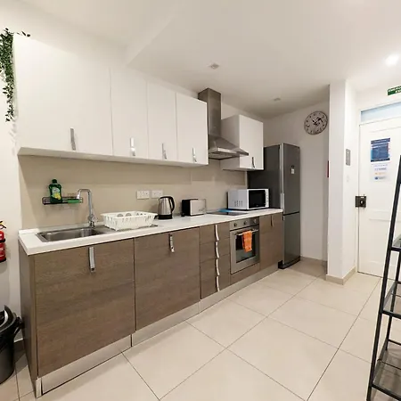 Modern 2br Superb Location Center Of St Julians